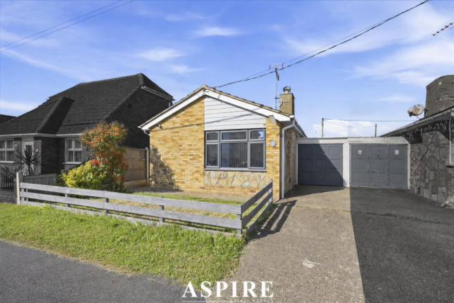 1 bed property, in Gafzelle Drive, £240,000