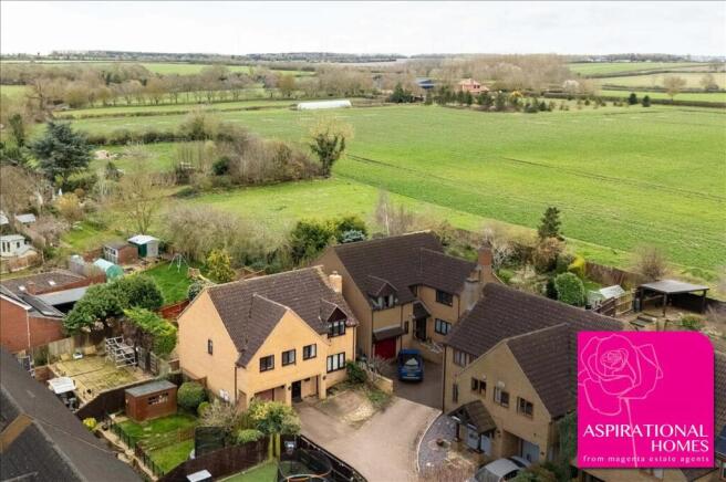 5 bed property, in Shortwoods Close, £425,000