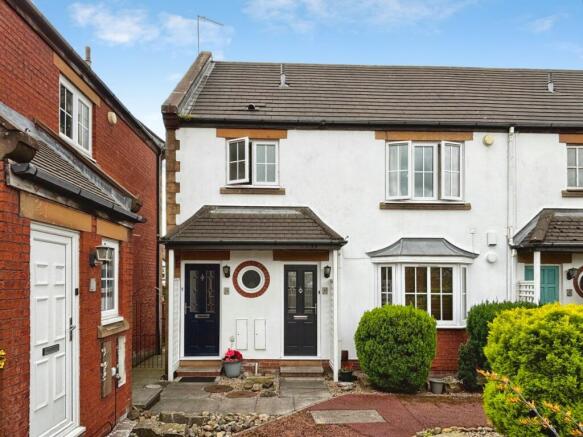1 bed property, in Rowes Mews, £99,950