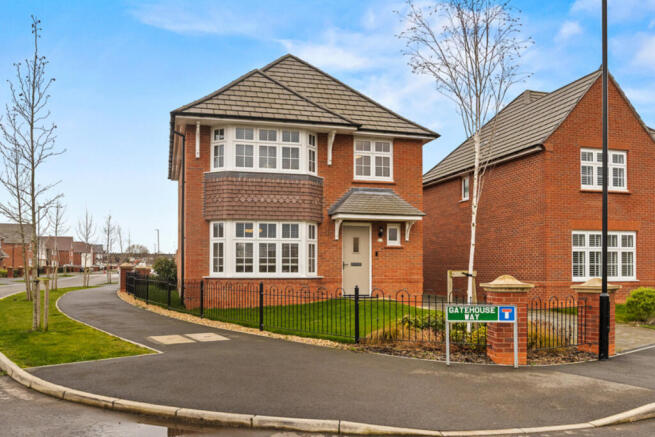 4 bed property, in Gatehouse Way, £400,000
