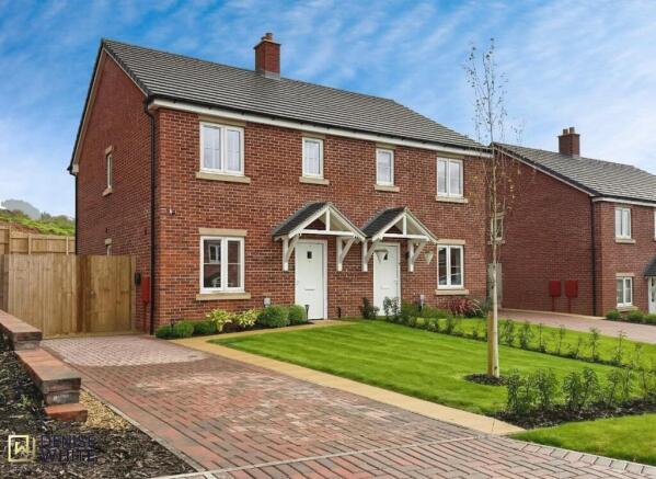 2 bed property, in Rookery Close, £260,000