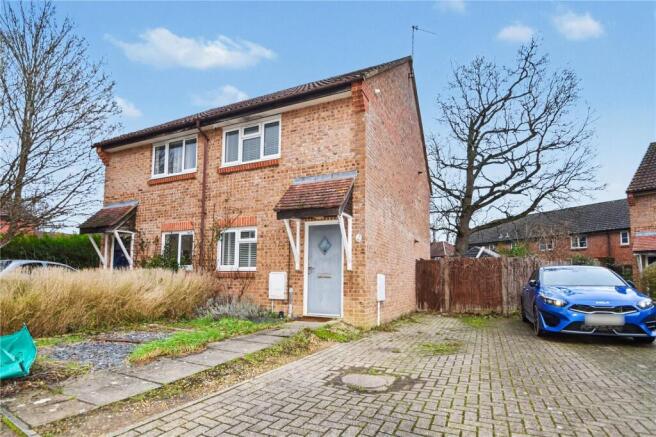 2 bed property, in School Field, £365,000