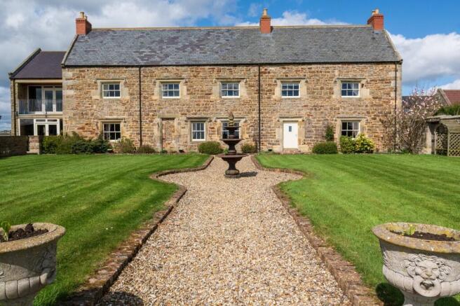 4 bed property, in Hartlaw Manor, £1,250,000