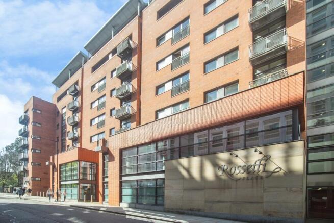 2 bed property, in 2 Lower Byrom Street, £250,000