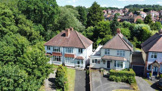 3 bed property, in Ham Lane, £280,000