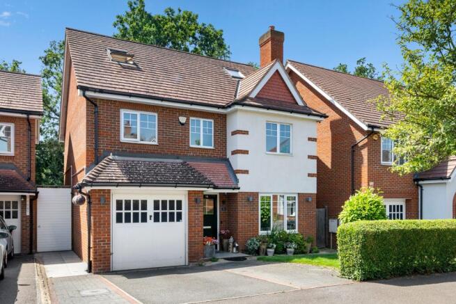 6 bed property, in Hengest Avenue, £1,170,000