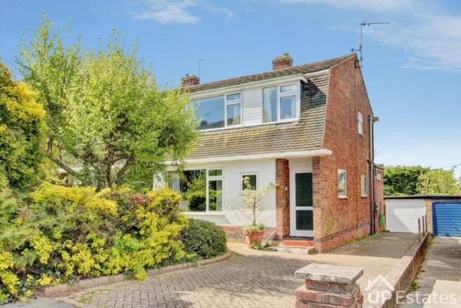 3 bed property, in Lunn Avenue, £400,000