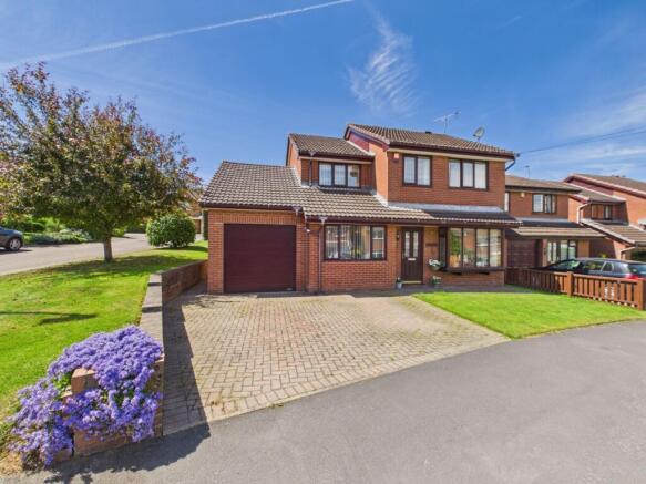 4 bed property, in Sandmead Close, £400,000