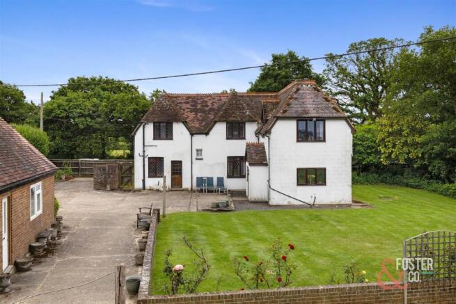 6 bed property, in Wheatsheaf Road, £795,000