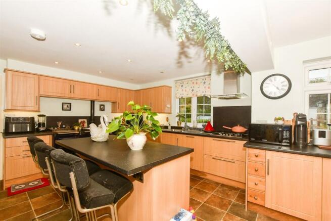3 bed property, in The Clears, £875,000