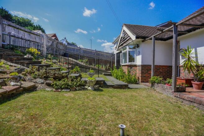 3 bed property, in Hillside Way, £525,000
