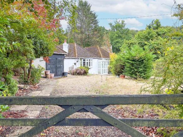 3 bed property, in Busketts Way, £550,000