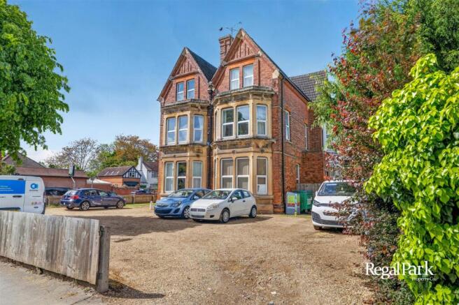 2 bed property, in Park Road, £110,000
