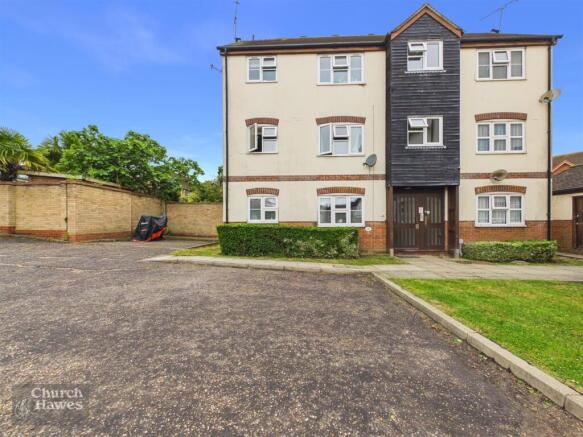 1 bed property, in Thornborough Avenue, £150,000