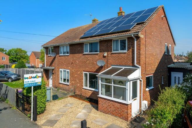 3 bed property, in Queensway, £190,000