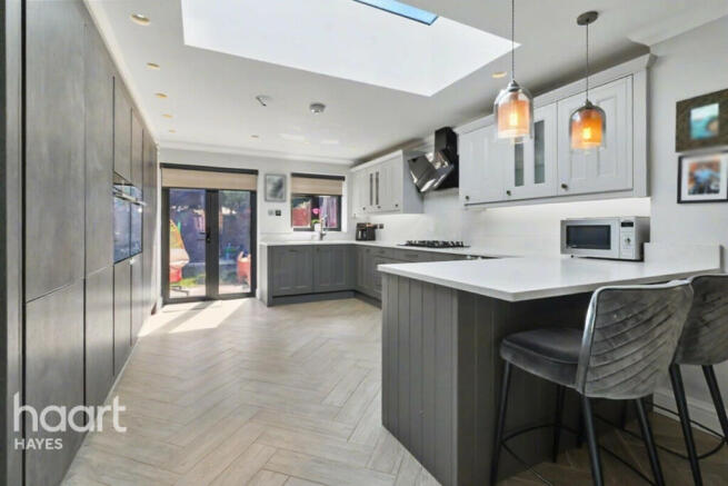 2 bed property, in Paddington Close, £490,000
