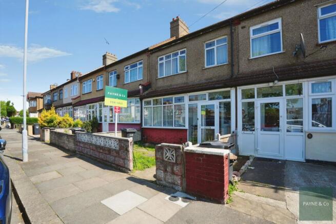 3 bed property, in Littlemoor Road, £450,000