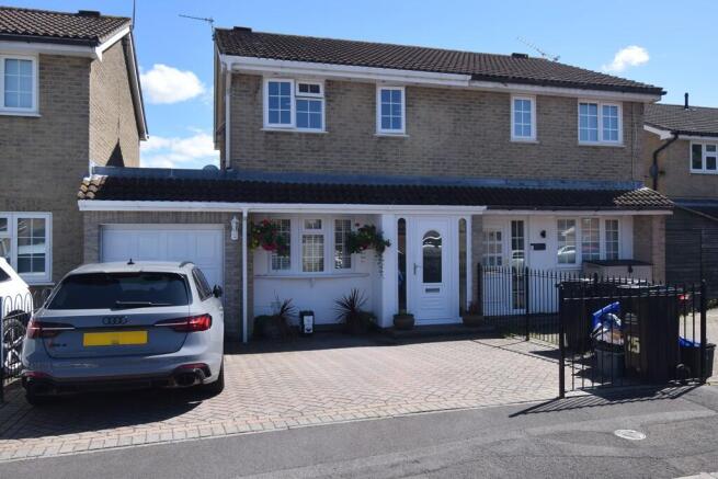 3 bed property, in Poplar Road, £250,000