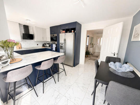5 bed property, in Silbury Mews, £350,000