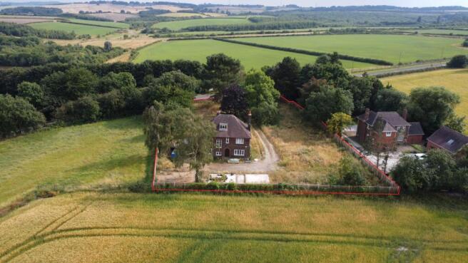 3 bed property, in Hill-Close, £295,000