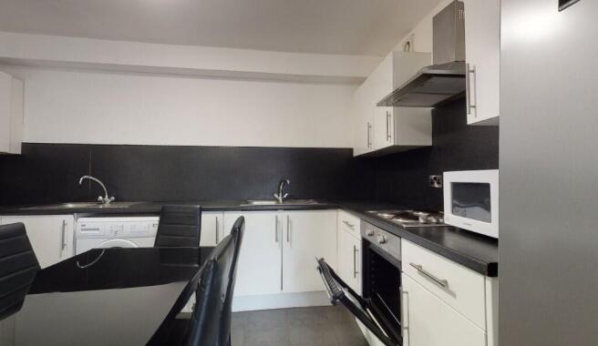 6 bed property, in St. Andrews Street, £210,000