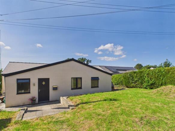 2 bed property, in Townsend, £450,000