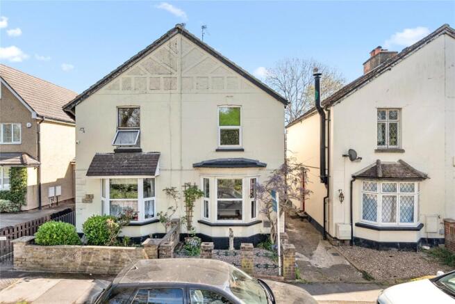 2 bed property, in Addlestone, £375,000