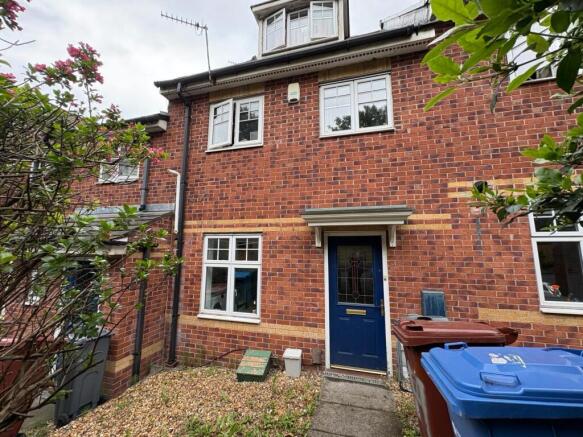 3 bed property, in Yew Tree Road, £245,000