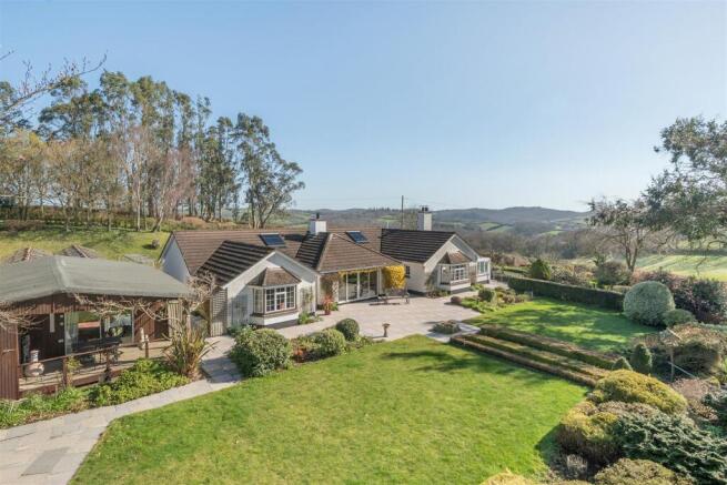 4 bed property, in Dunsford, £1,300,000