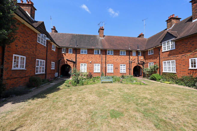 2 bed property, in Temple Fortune Hill, £799,950