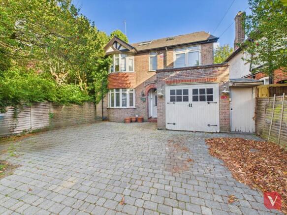 6 bed property, in Compton Avenue, £650,000