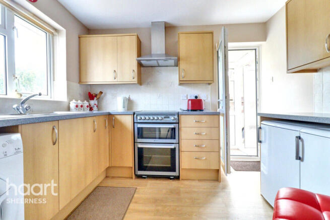 2 bed property, in Foxley Road, £290,000