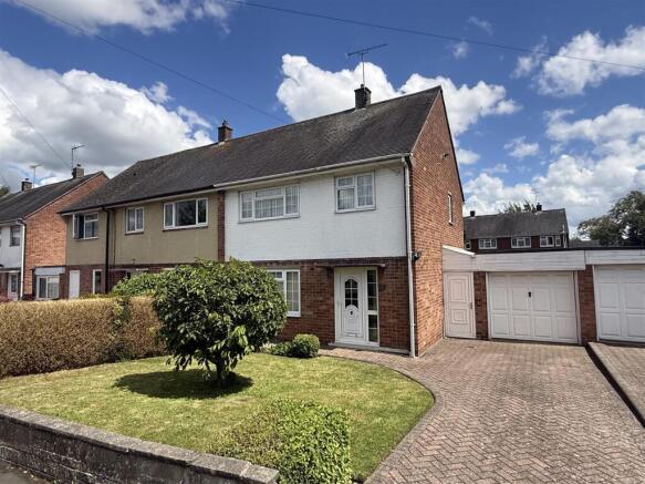 3 bed property, in Clays Lane, £240,000