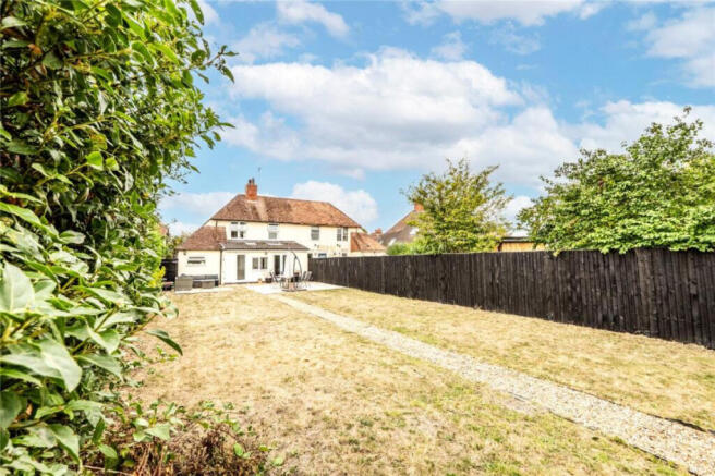 3 bed property, in The Crescent, £400,000