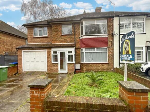 4 bed property, in Rochester Drive, £525,000