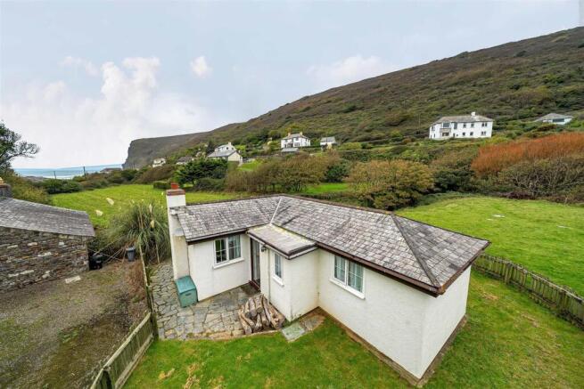 2 bed property, in Crackington Haven, £325,000