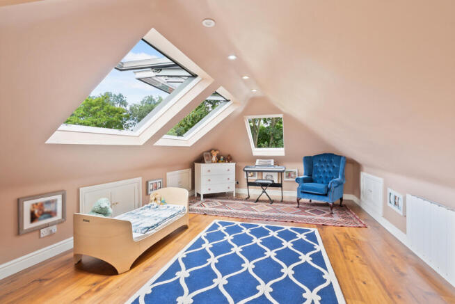 5 bed property, in Manor Park, £850,000