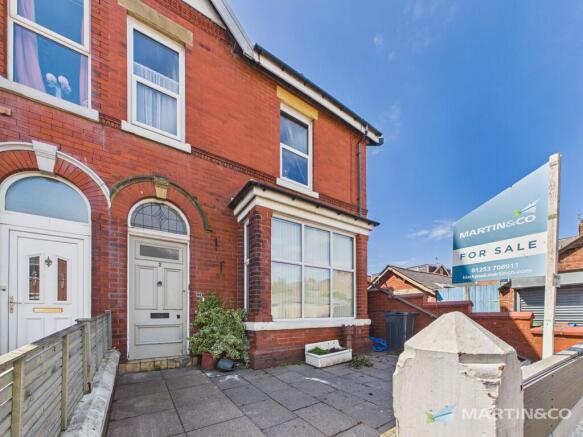 2 bed property, in Sydney Street, £95,000
