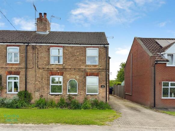 3 bed property, in Shaw Lock, £285,000