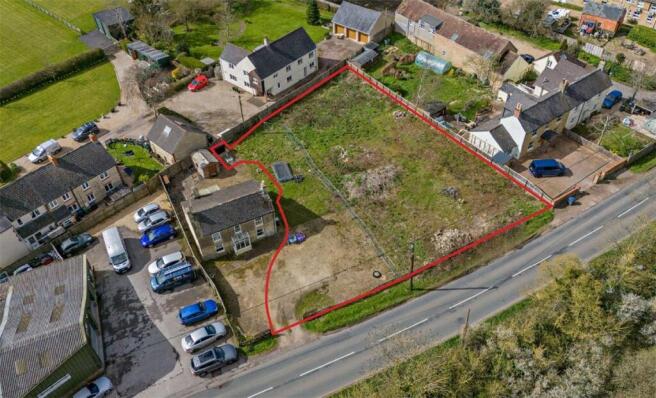 Studio, in South Of B4042, £350,000
