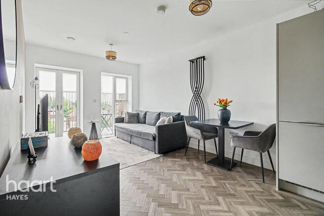 1 bed property, in Blyth Road, £300,000