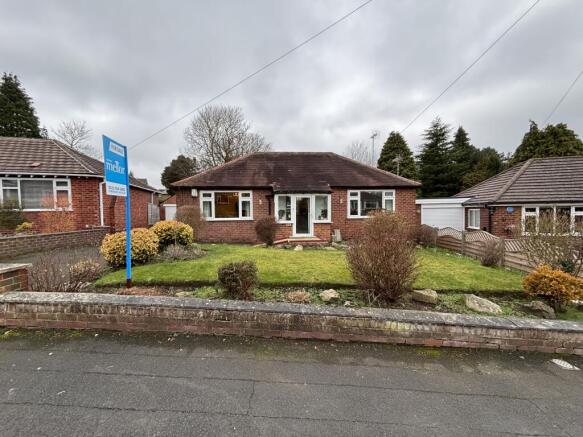 2 bed property, in Fir Avenue, £425,000