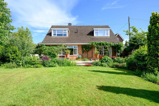 3 bed property, in Archenfield Road, £420,000
