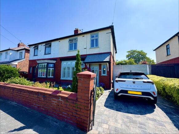 3 bed property, in Bishop Road, £280,000