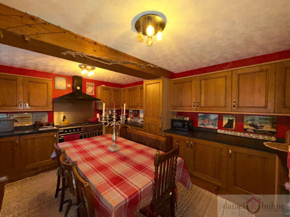 4 bed property, in Kenley Avenue, £350,000