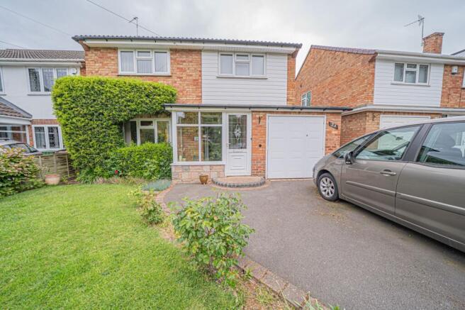 3 bed property, in Kingslea Road, £525,000