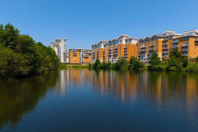 2 bed property, in Lynton Court, £210,000