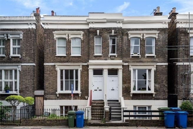 3 bed property, in Southwark Park Road, £440,000