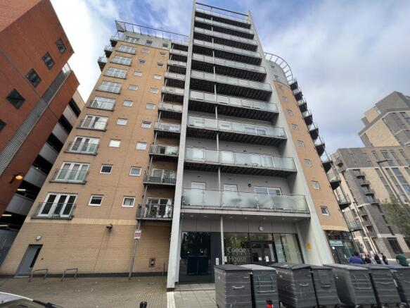 2 bed property, in Flat 48, £70,000