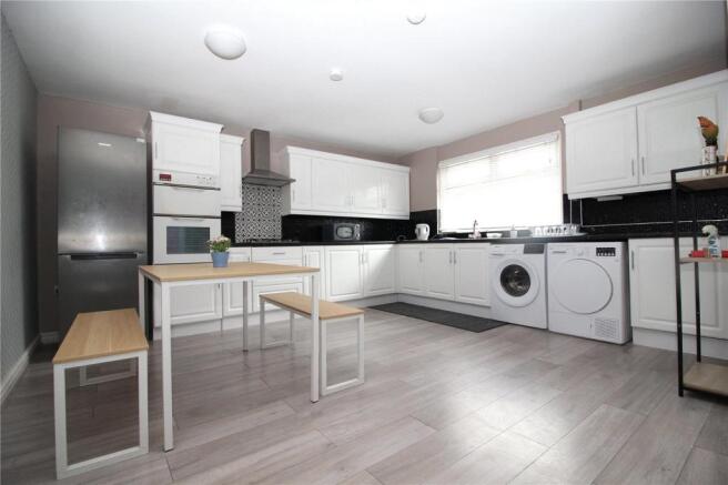 4 bed property, in Raymond Place, £183,000